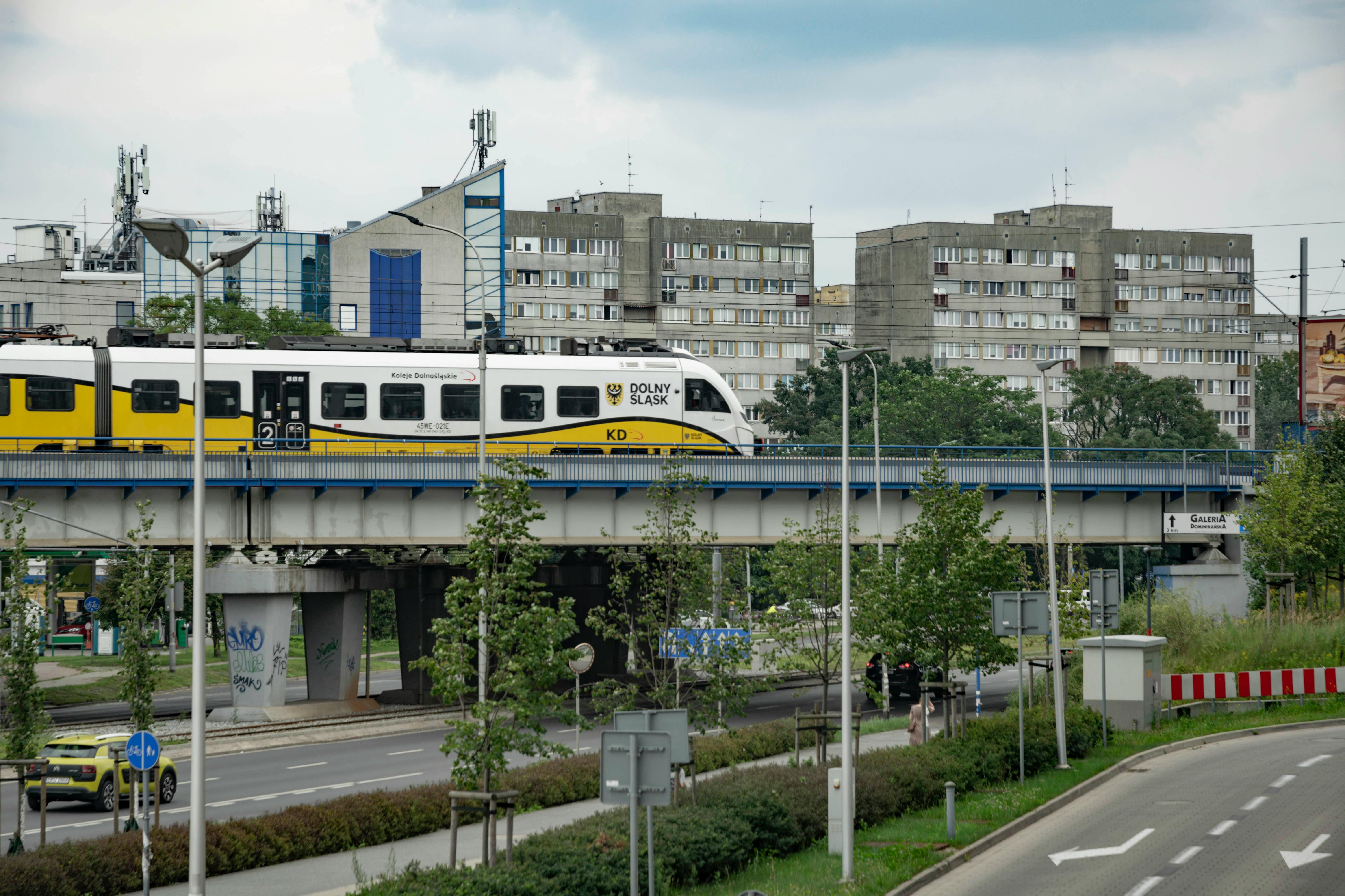 Trump ohrozuje Irán: Kritika za výhrážky vojnovými zločinmi a jadrové elektrárne