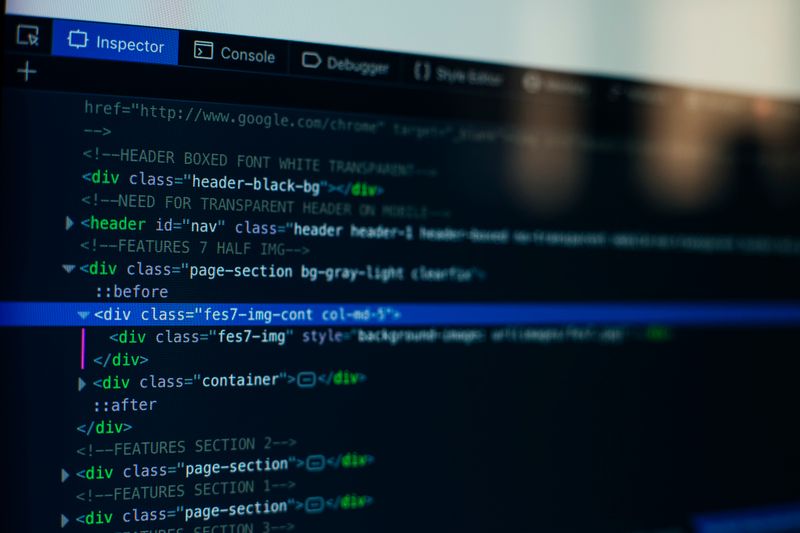 Code và công cụ lập trình trên bàn làm việc