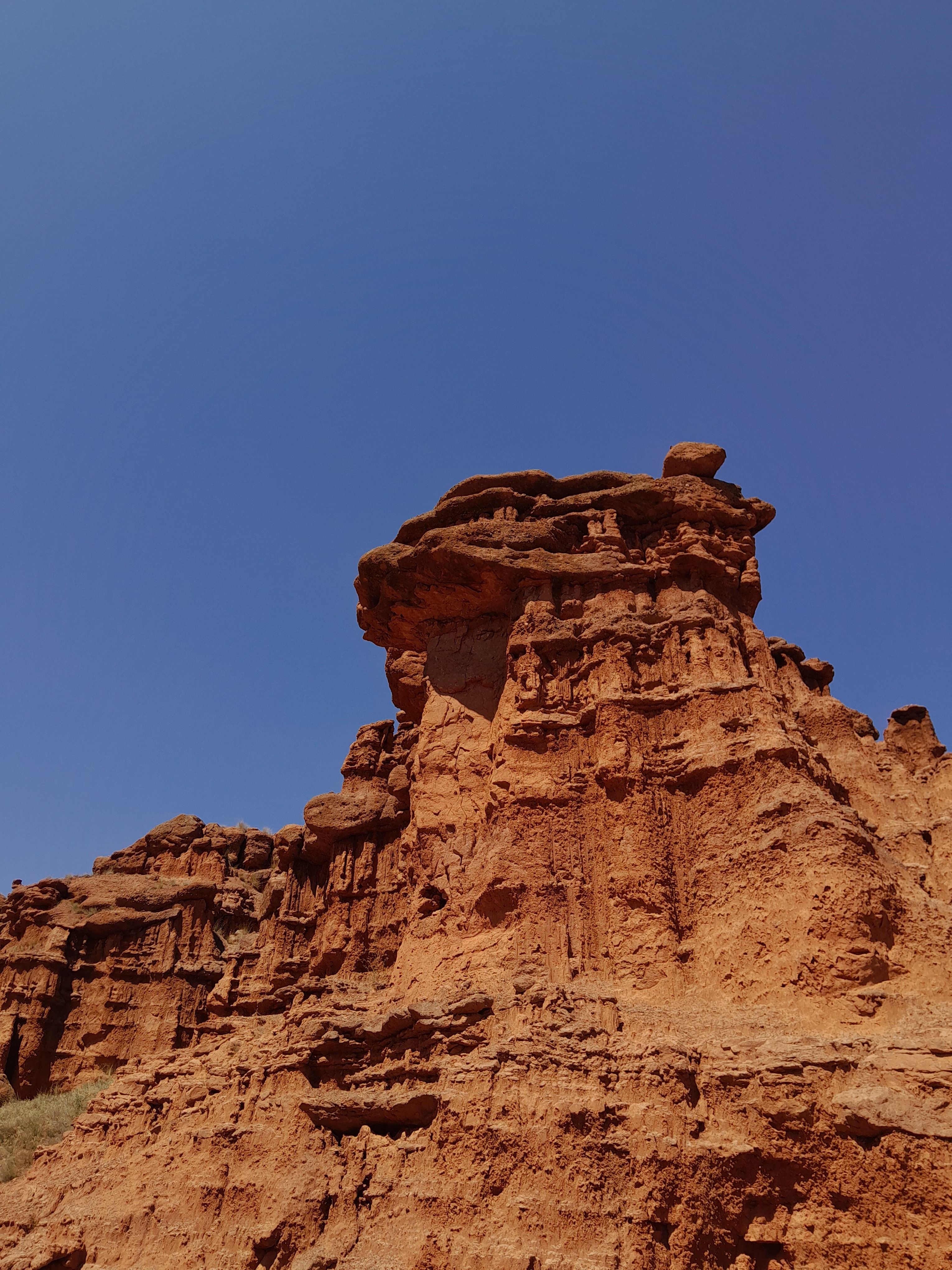 A rock formation in the desert with a blue sky · Free Stock Photo