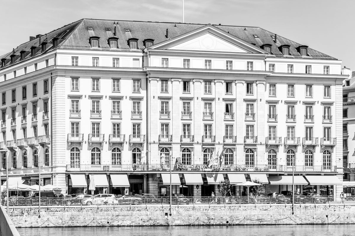 Hotel elegant pe malul lacului Geneva, Elveția
