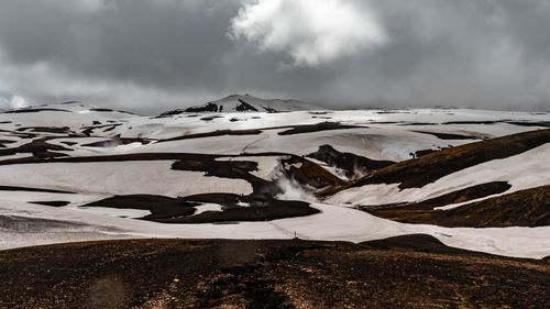 Free Breathtaking view of a volcanic landscape with snow in Iceland's Highlands, ideal for adventurers. Stock Photo