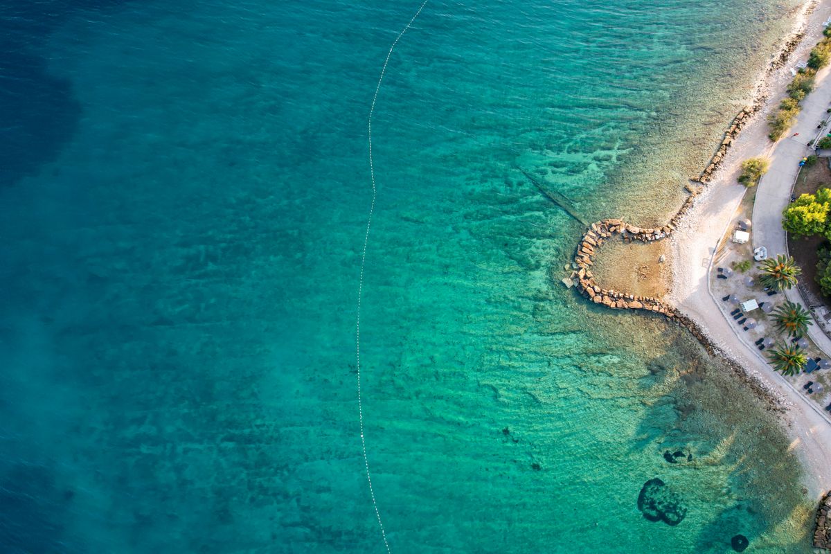 Aerial view of a turquoise shoreline, photo by Vladimir Srajber on Pexels