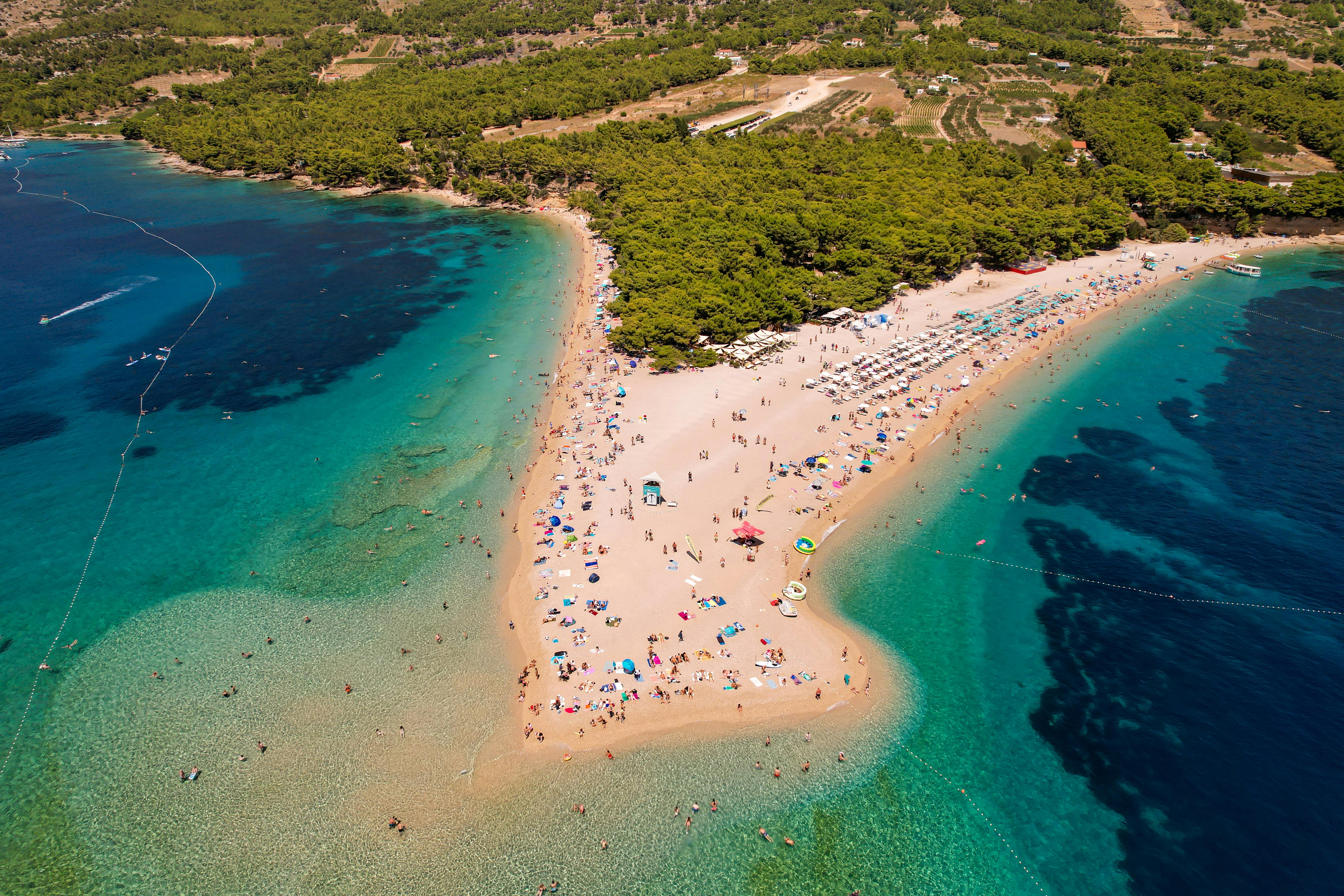 Gratuit Superbe Vue Aérienne De La Plage De Zlatni Rat Sur L'île De Brac En Croatie Photos