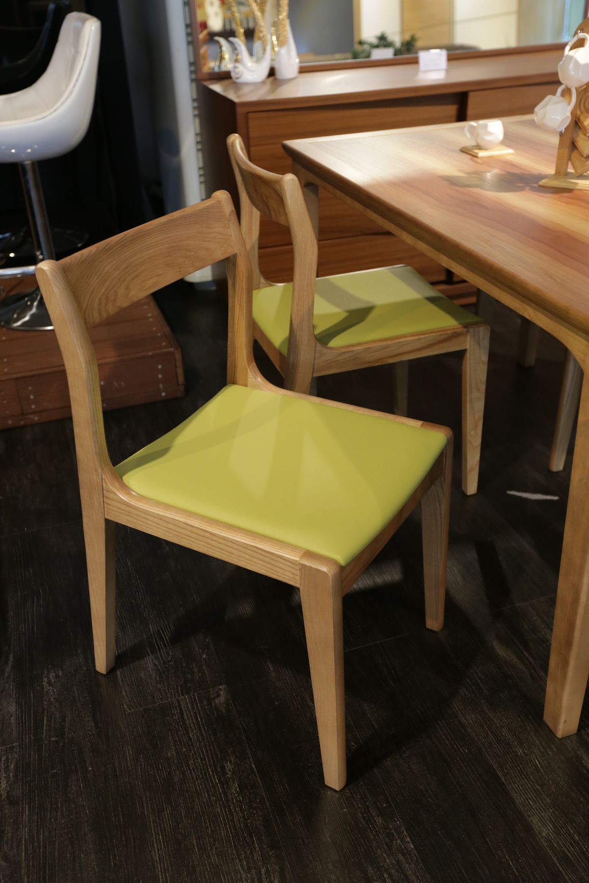 SPC flooring showroom displaying planks and tiles