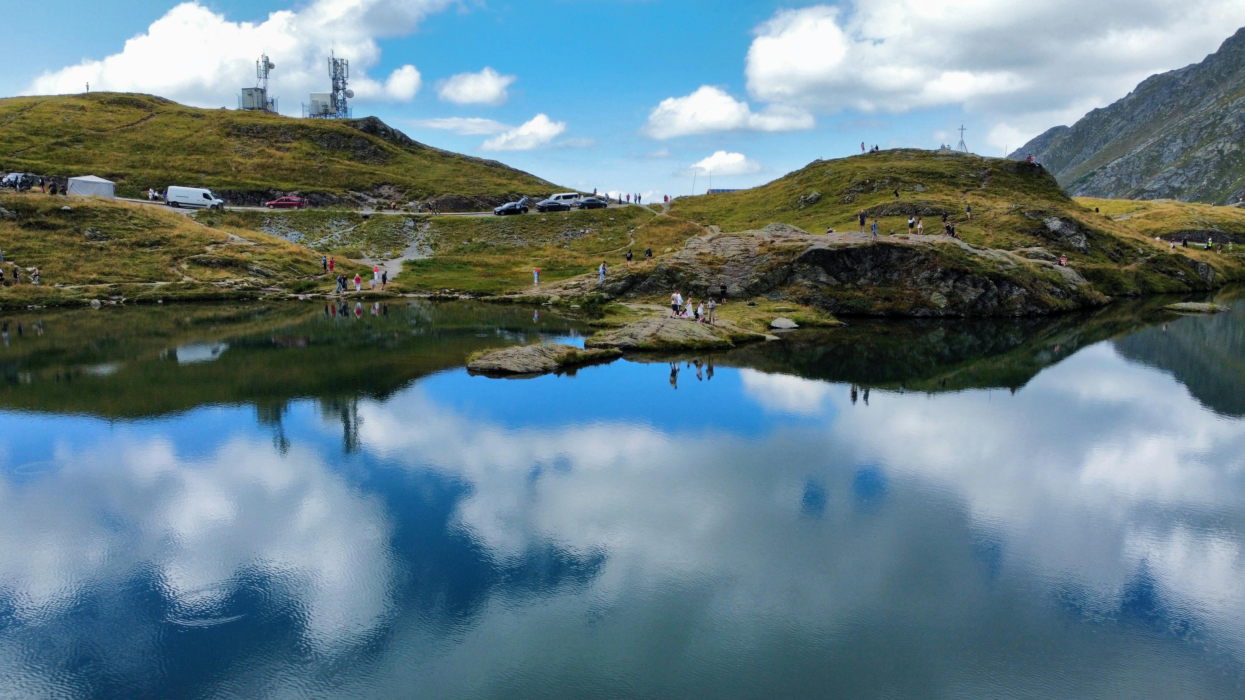 pexels-photo-27660820.jpeg?auto=compress&cs=tinysrgb&h=650&w=940