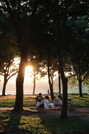 Sunset picnic with friends by Sea Man on Pexels