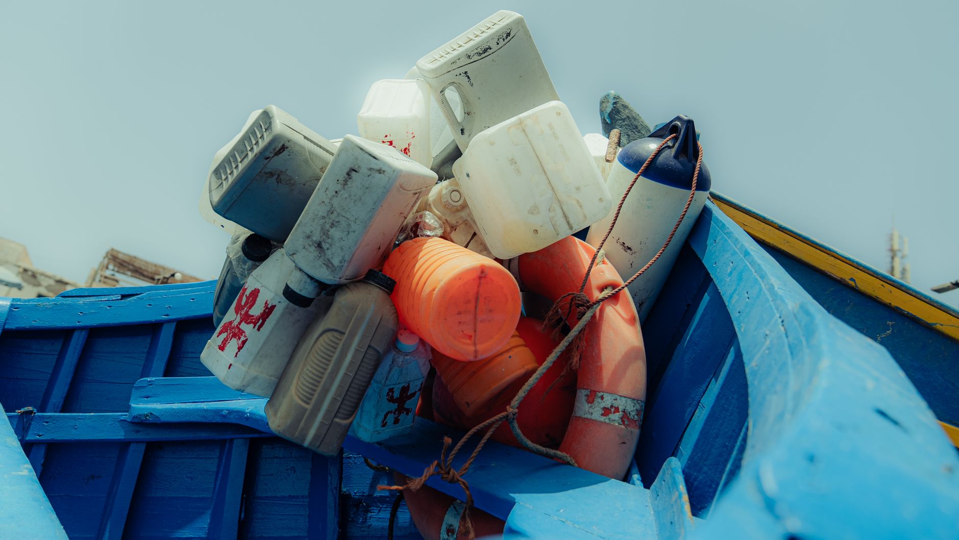 Kreativitas Petugas UPS Cengkareng: Ubah Ribuan Botol Plastik Menjadi Perahu Unta