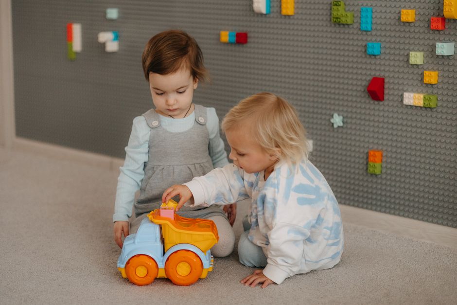 toddler sharing toys