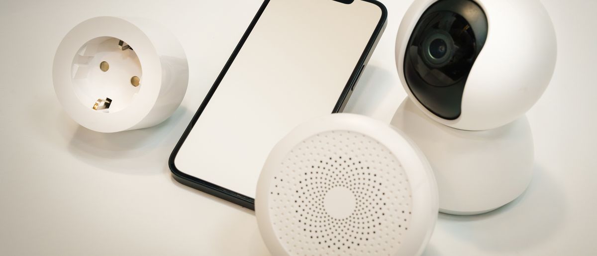 Smoke and carbon monoxide detector mounted on a ceiling