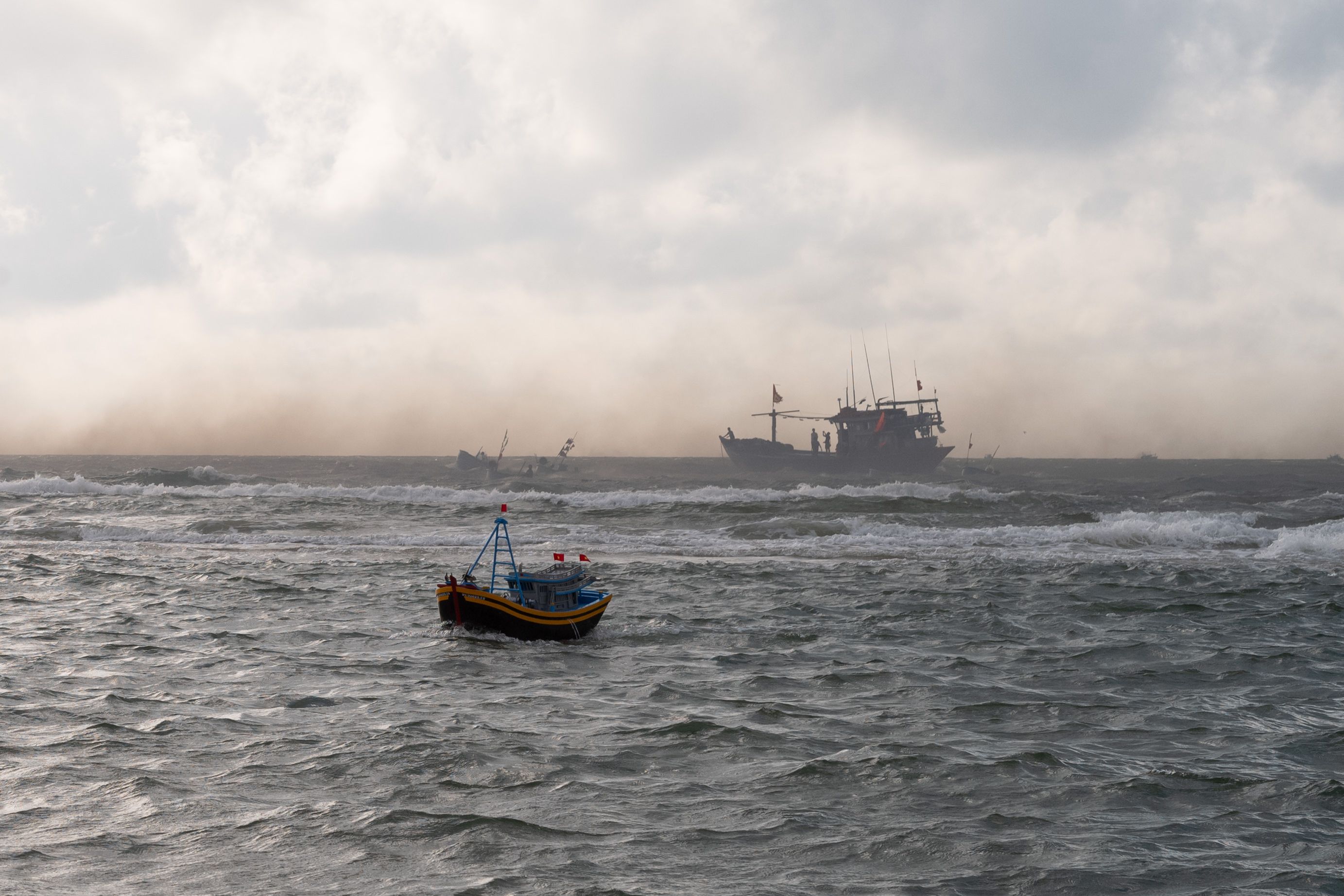 Typhoon Dolphin: Over 10 Lakh Evacuated in Eastern China, 1,400 Flights Cancelled