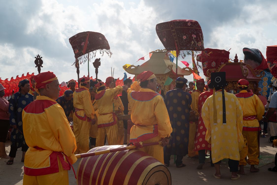 A group of people in yellow and red costumes · Free Stock Photo
