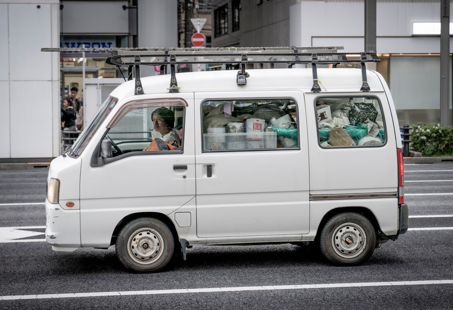 Ranskill — student move with boxes and a van