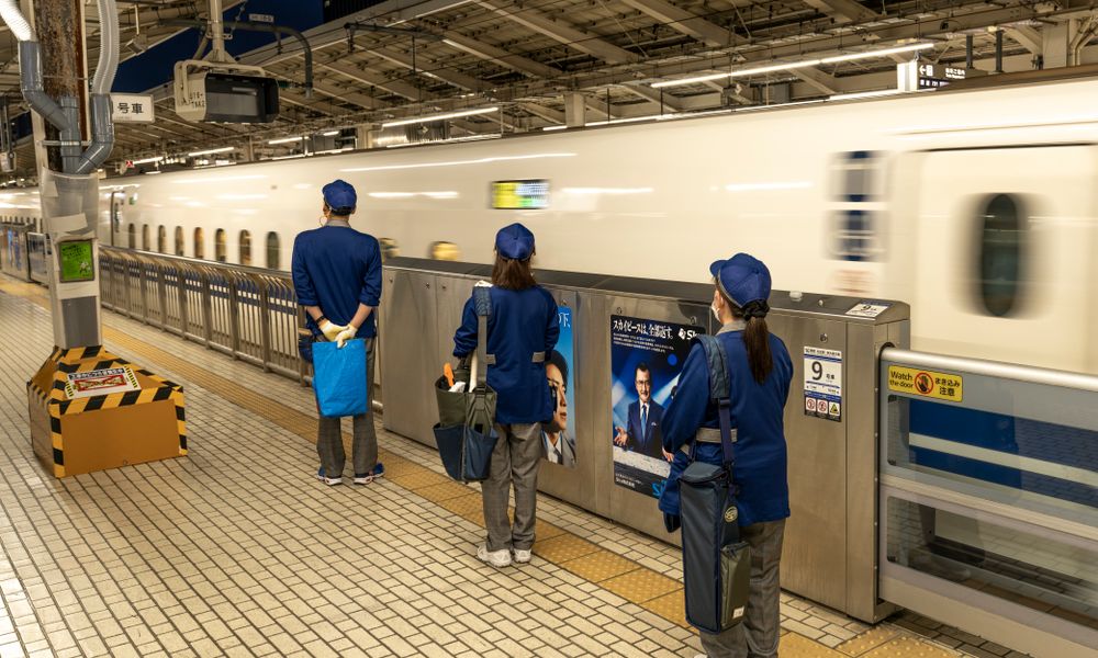 Shinkansen high speed train platform