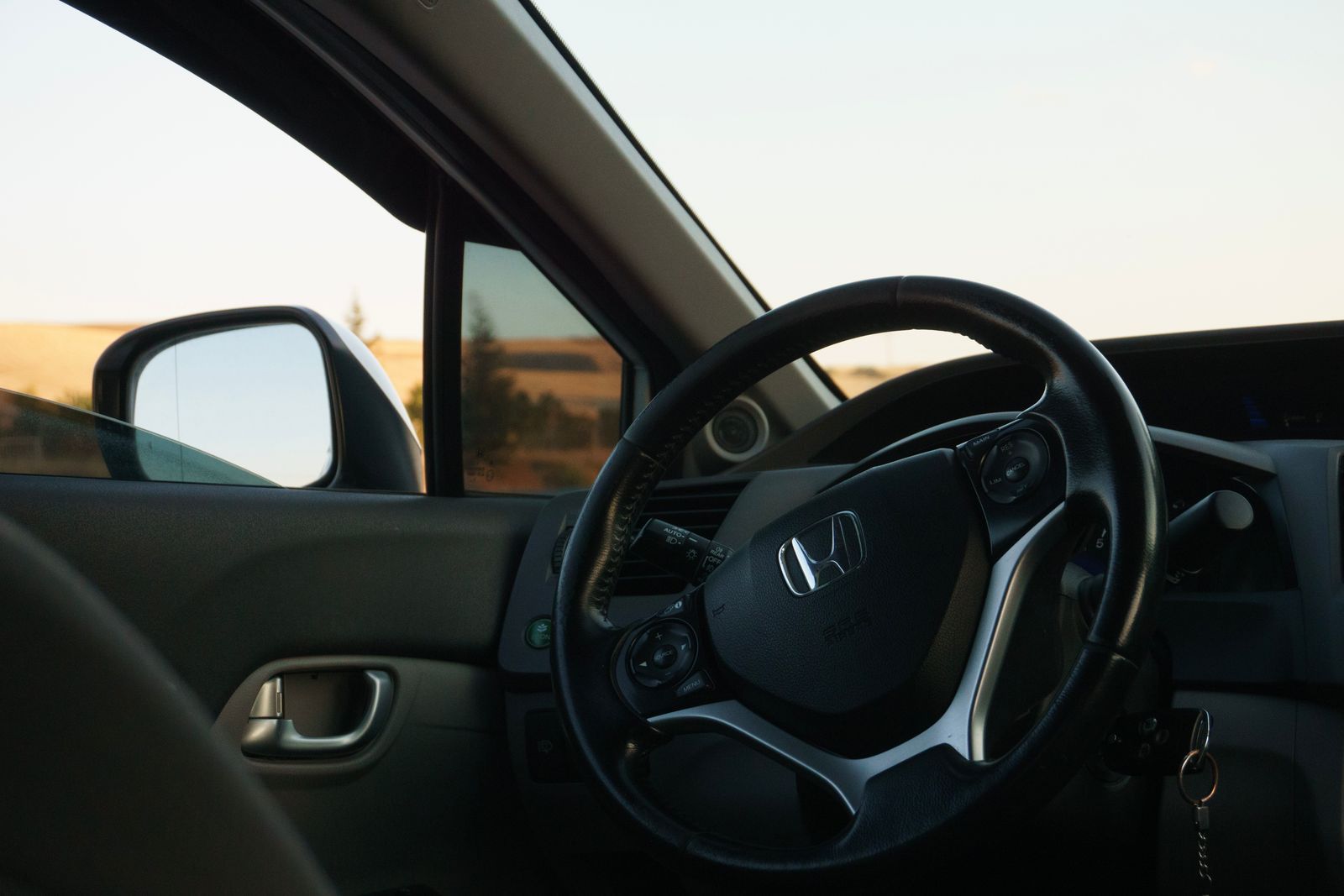 Automobilio vairas ir prietaisų skydelis