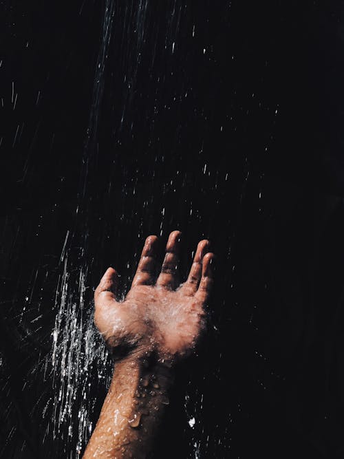 Δωρεάν στοκ φωτογραφιών με άνθρωπος, βρεγμένος, βροχή Φωτογραφία από στοκ φωτογραφιών