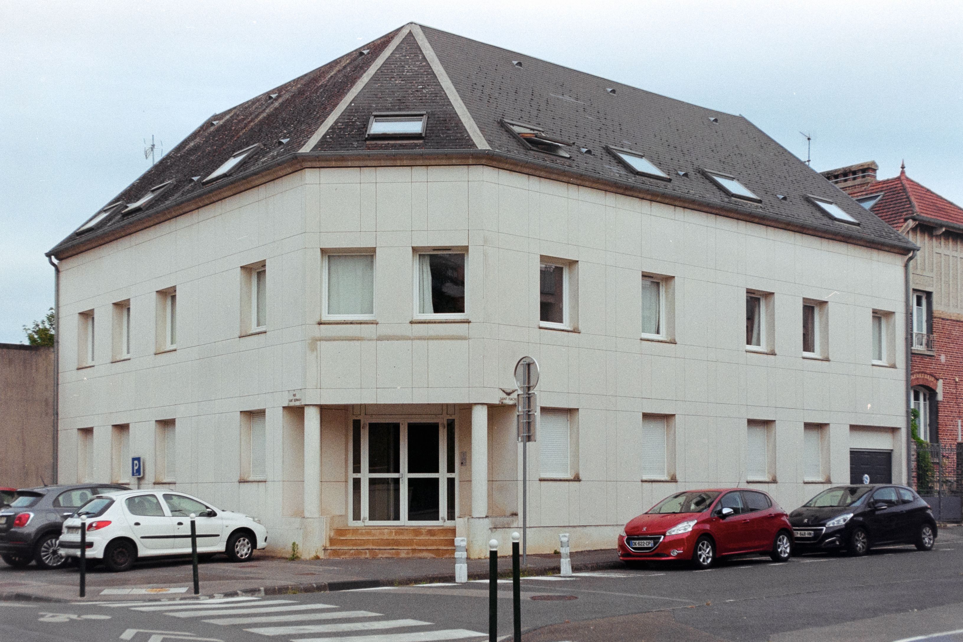 Upper Floor Windows Photos, Download The BEST Free Upper Floor Windows ...