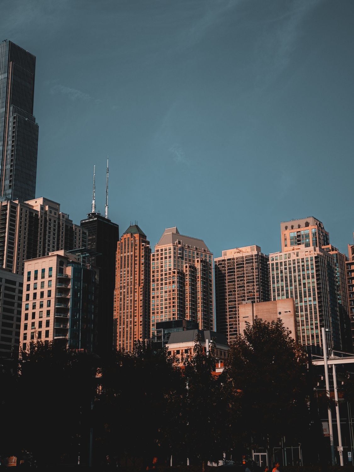 A city skyline with tall buildings in the background · Free Stock Photo
