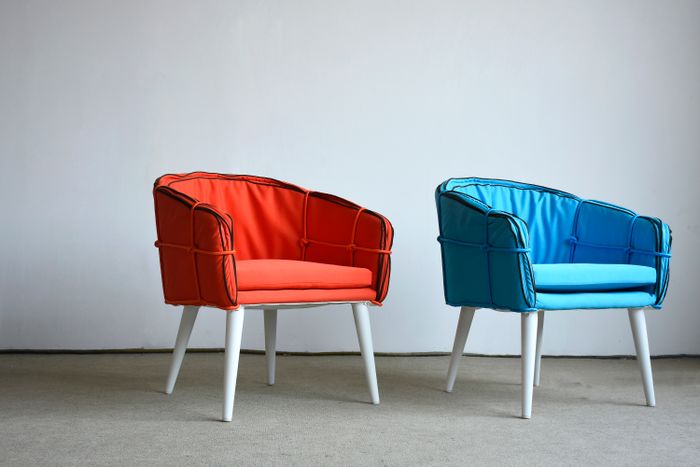 Red and blue upholstered chairs against a pale studio wall — photo by Hormel on Pexels