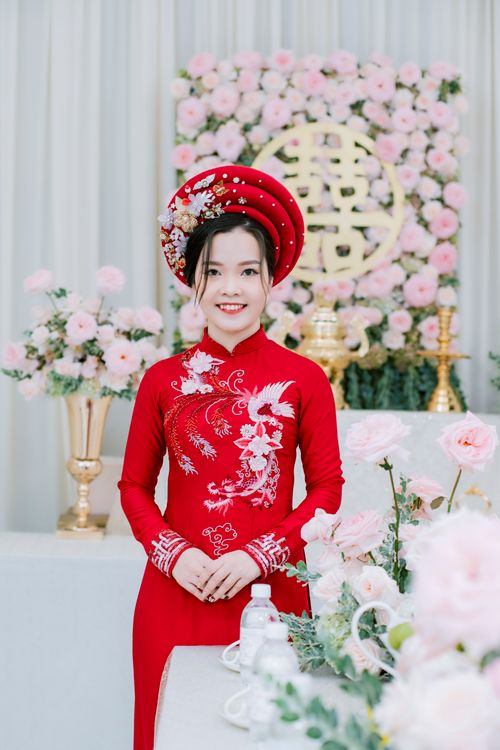 Free Bride in traditional red dress showcasing cultural elegance at a wedding ceremony. Stock Photo