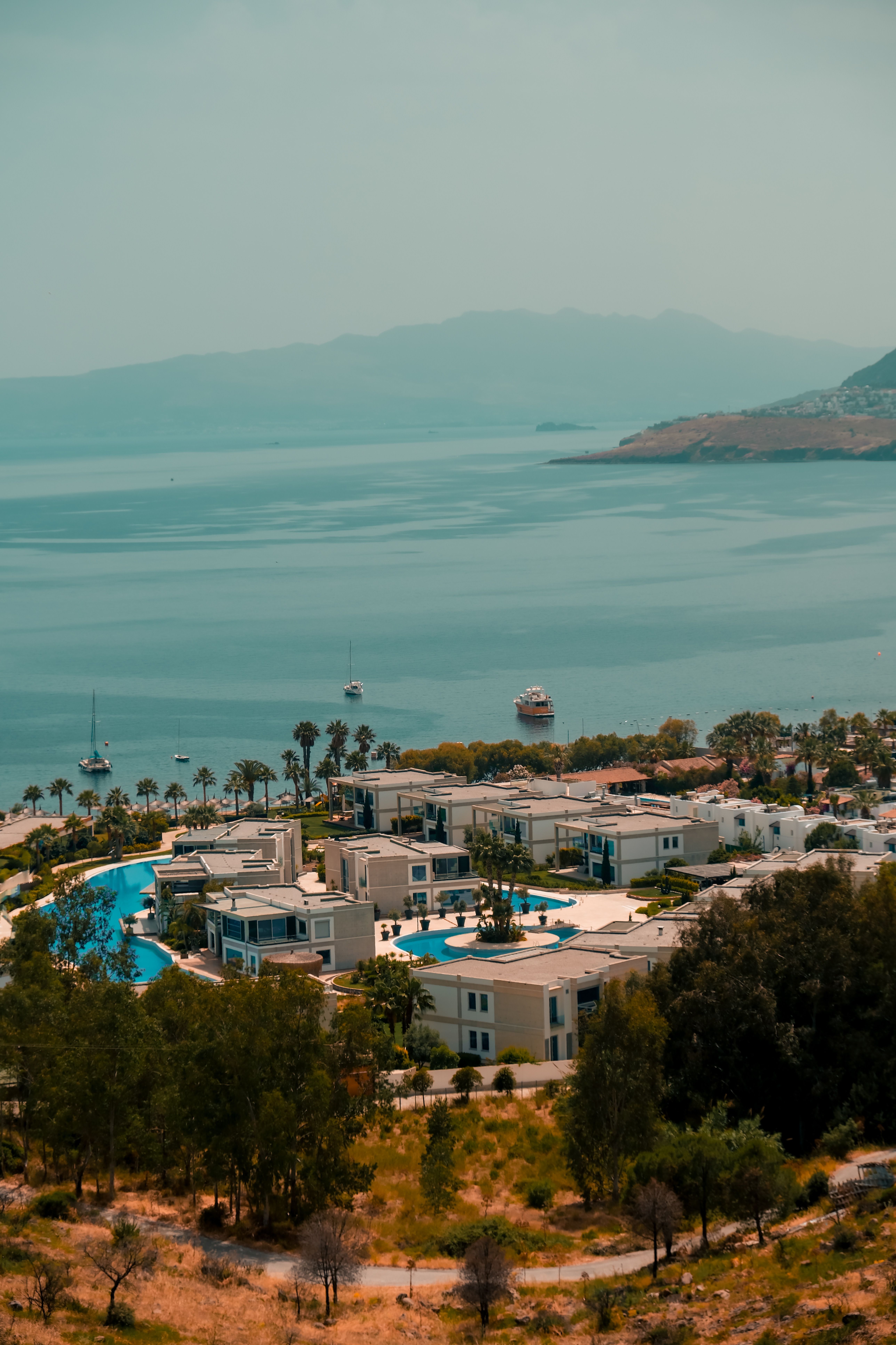 A view of the ocean and resort from above · Free Stock Photo