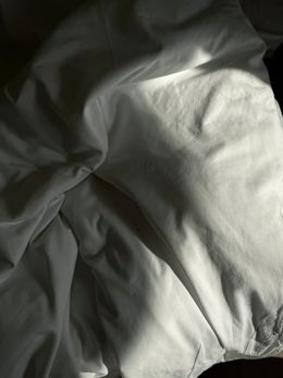 Linen bed in morning light, photo by Tetiana Androshchuk on Pexels