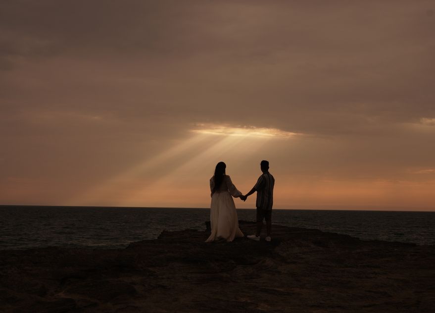 Online dating: starting a conversation on a niche platform