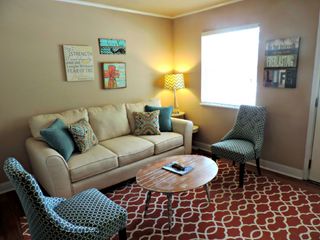 Similar listing interior — photo by Pixabay on Pexels