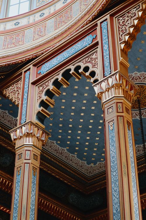 Free Detailed view of ornate mosque architecture in Istanbul, showcasing vibrant colors and intricate designs. Stock Photo