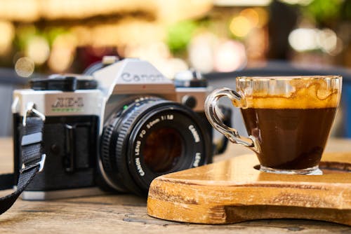 Kostnadsfri bild av bord, bordsskiva i trä, bryggt kaffe