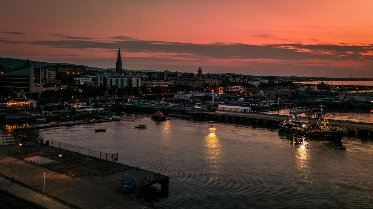Portul Dun Laoghaire la apus, vedere aeriana