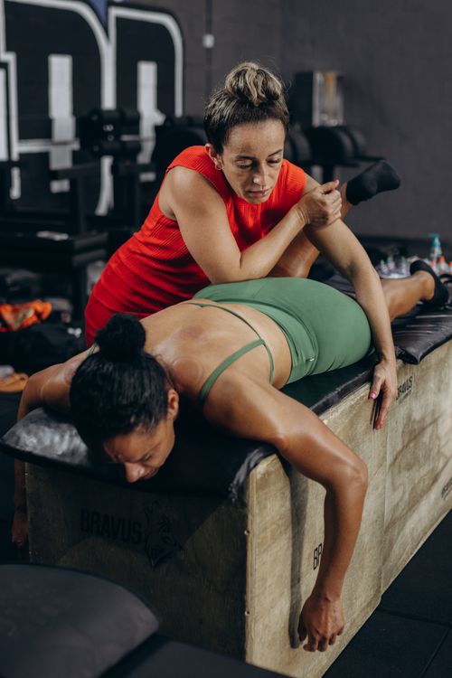Free Focused massage therapist working on a client's back for muscle relaxation and recovery. Stock Photo