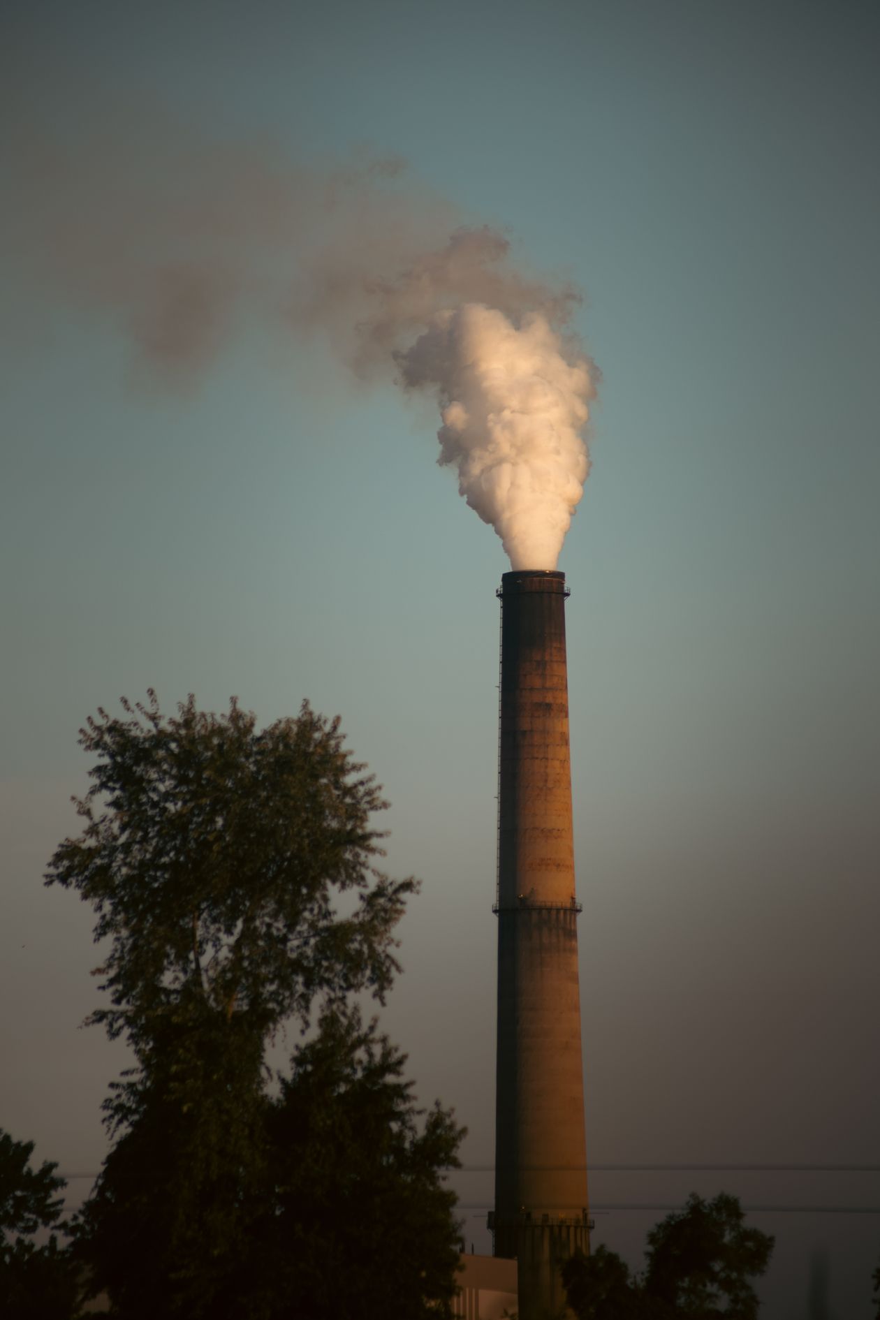 Infographic showing methane’s stronger warming effect compared to CO2