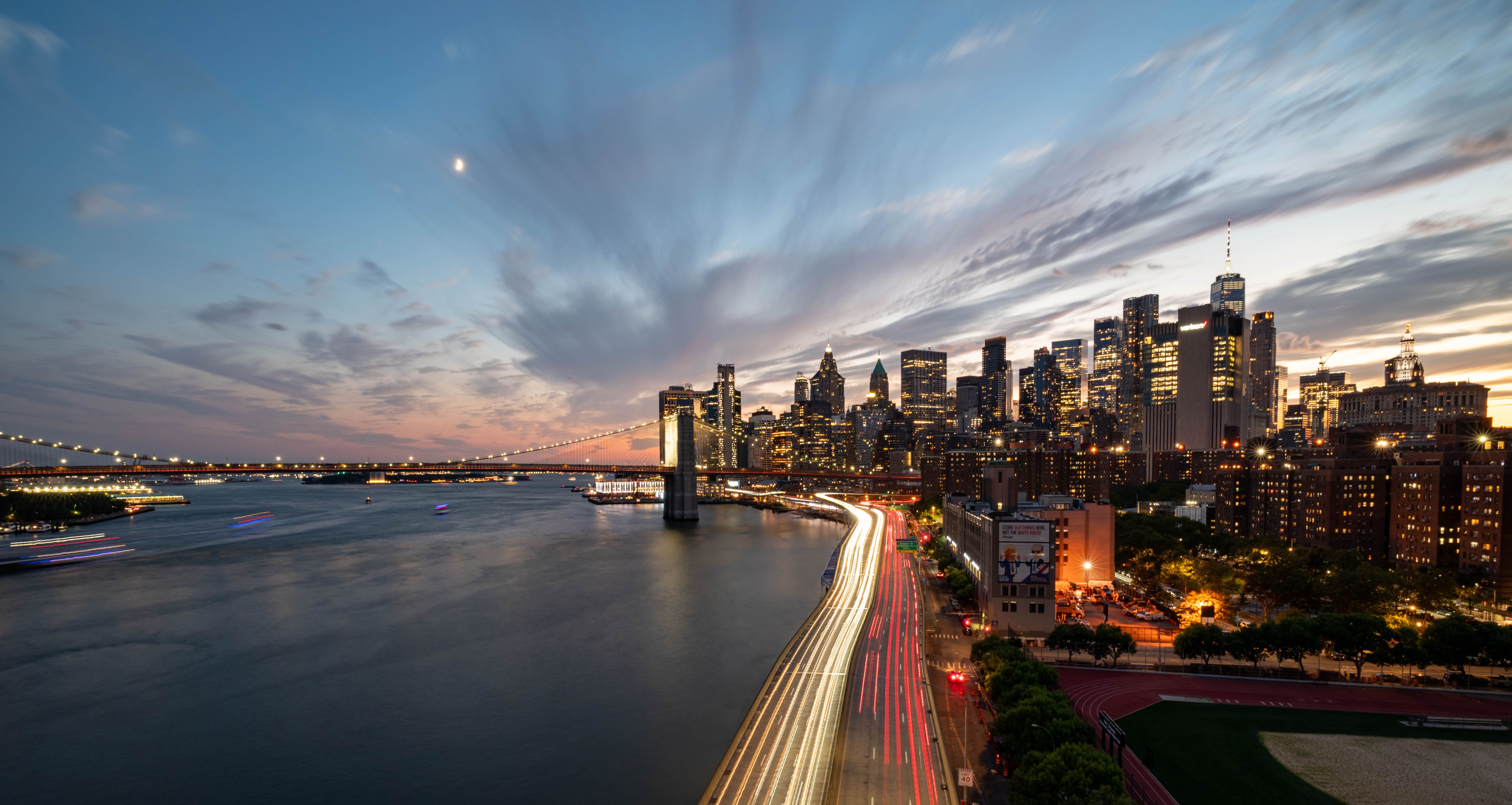 Perché il bianco e nero mantiene oneste le scene urbane al tramonto — come evito immagini in bianco e nero dall'aspetto piatto?