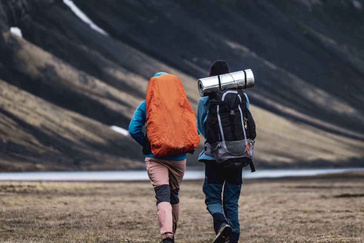 student moves in Chieveley — Loaded properly: blankets, straps and a plan in Chieveley