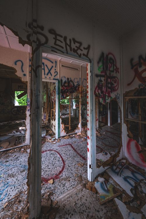 Free An abandoned building with walls covered in vibrant graffiti art and visible decay. Stock Photo