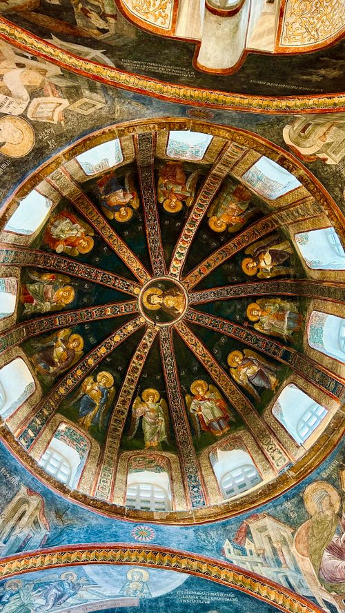 Free Intricate Byzantine mosaic on the dome of the Kariye Museum in Istanbul, showcasing religious art. Stock Photo