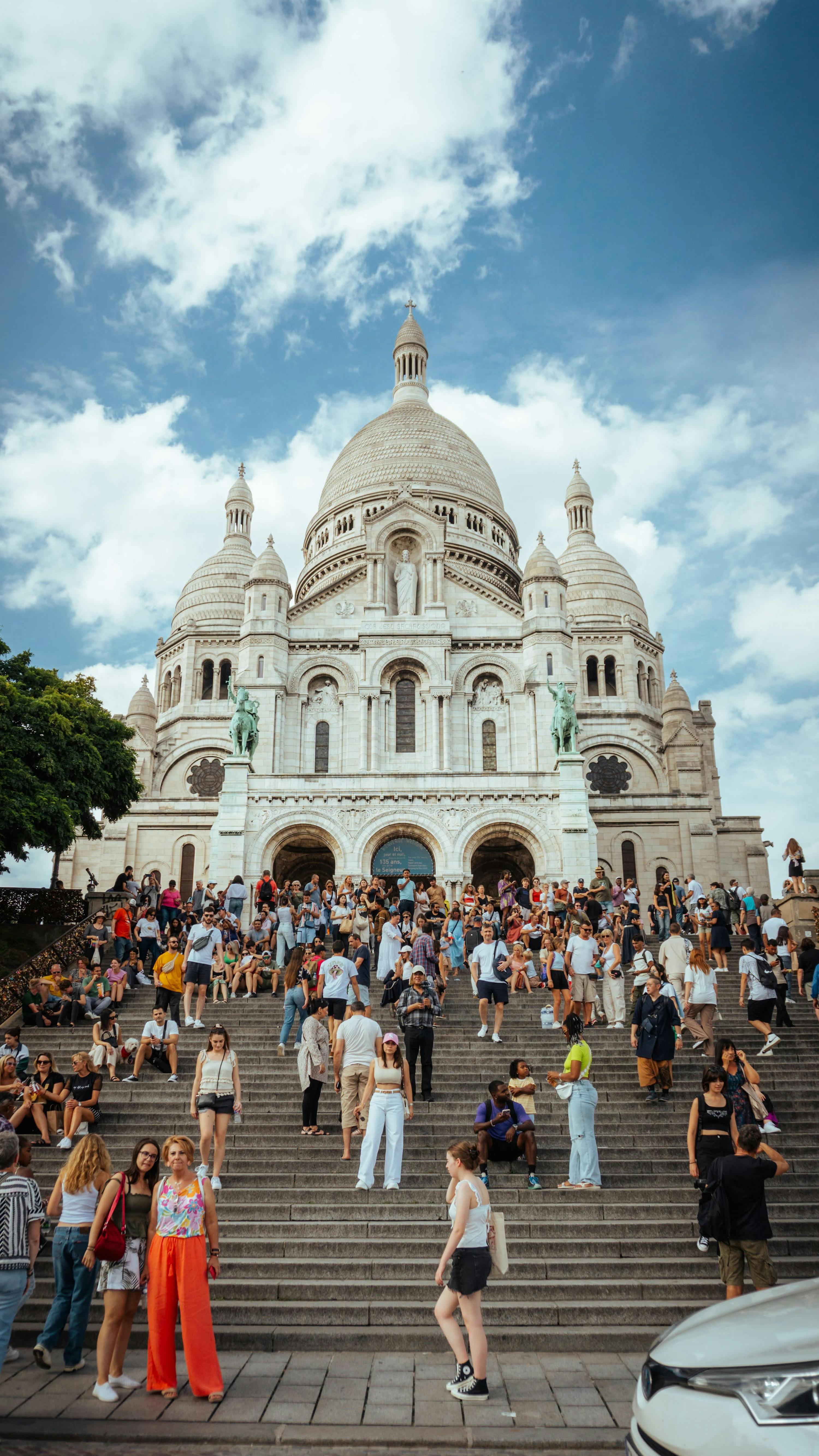 Paris introduces multilingual smart kiosks in Montmartre and Le Marais to enhance visitor experience from November 20