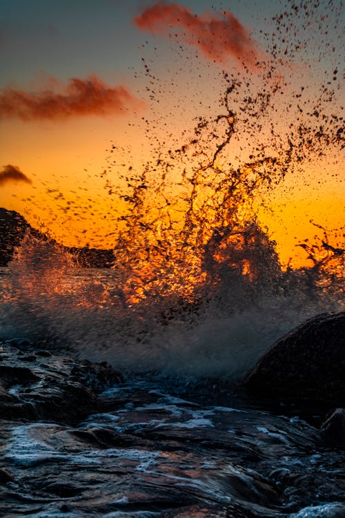Free Water Splash during Sunset Photography Stock Photo