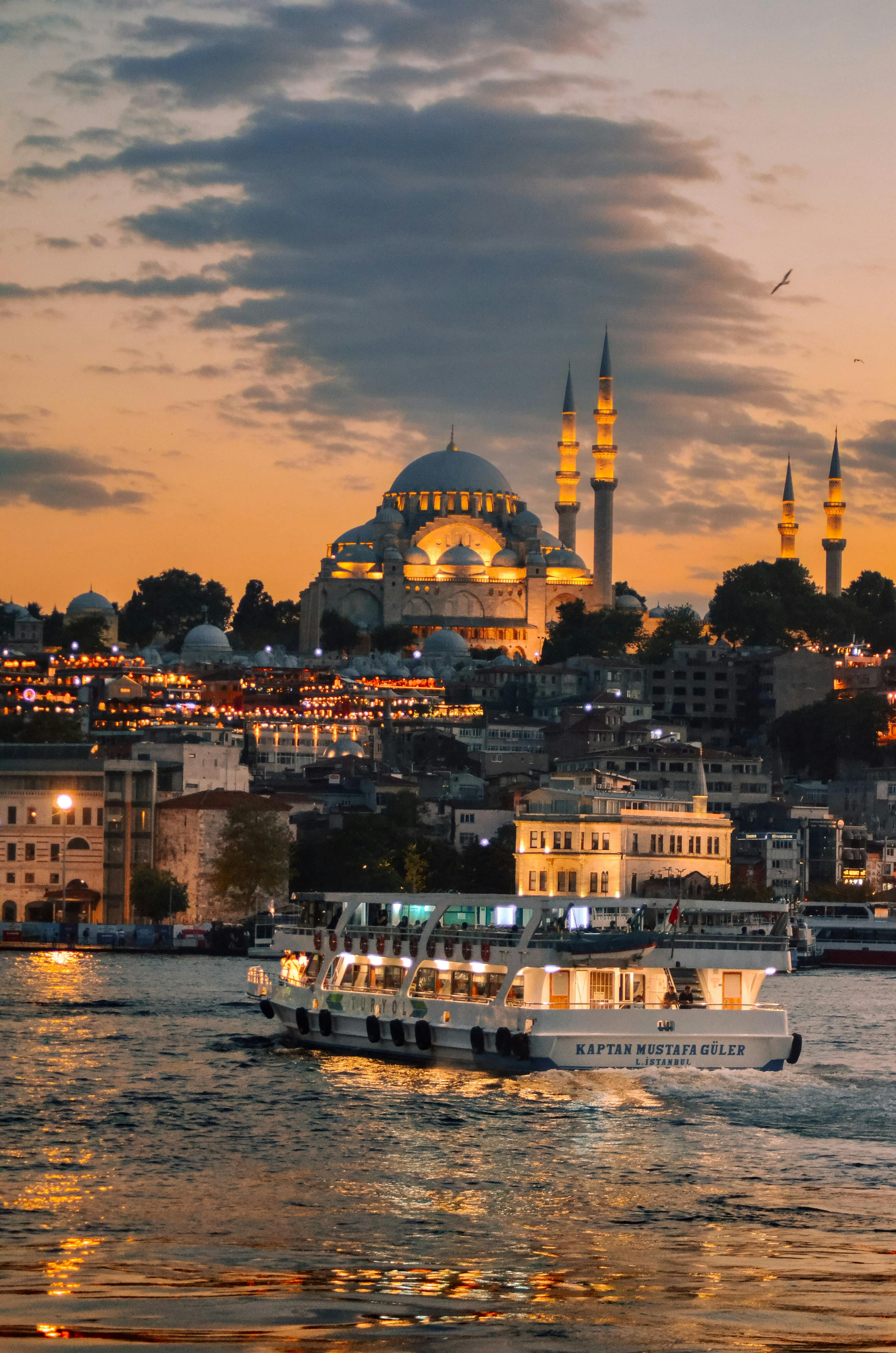 Gratuit Traversée En Ferry De La Corne D'or à La Troisième Colline D'istanbul Avec La Mosquée De Süleymaniye Photos