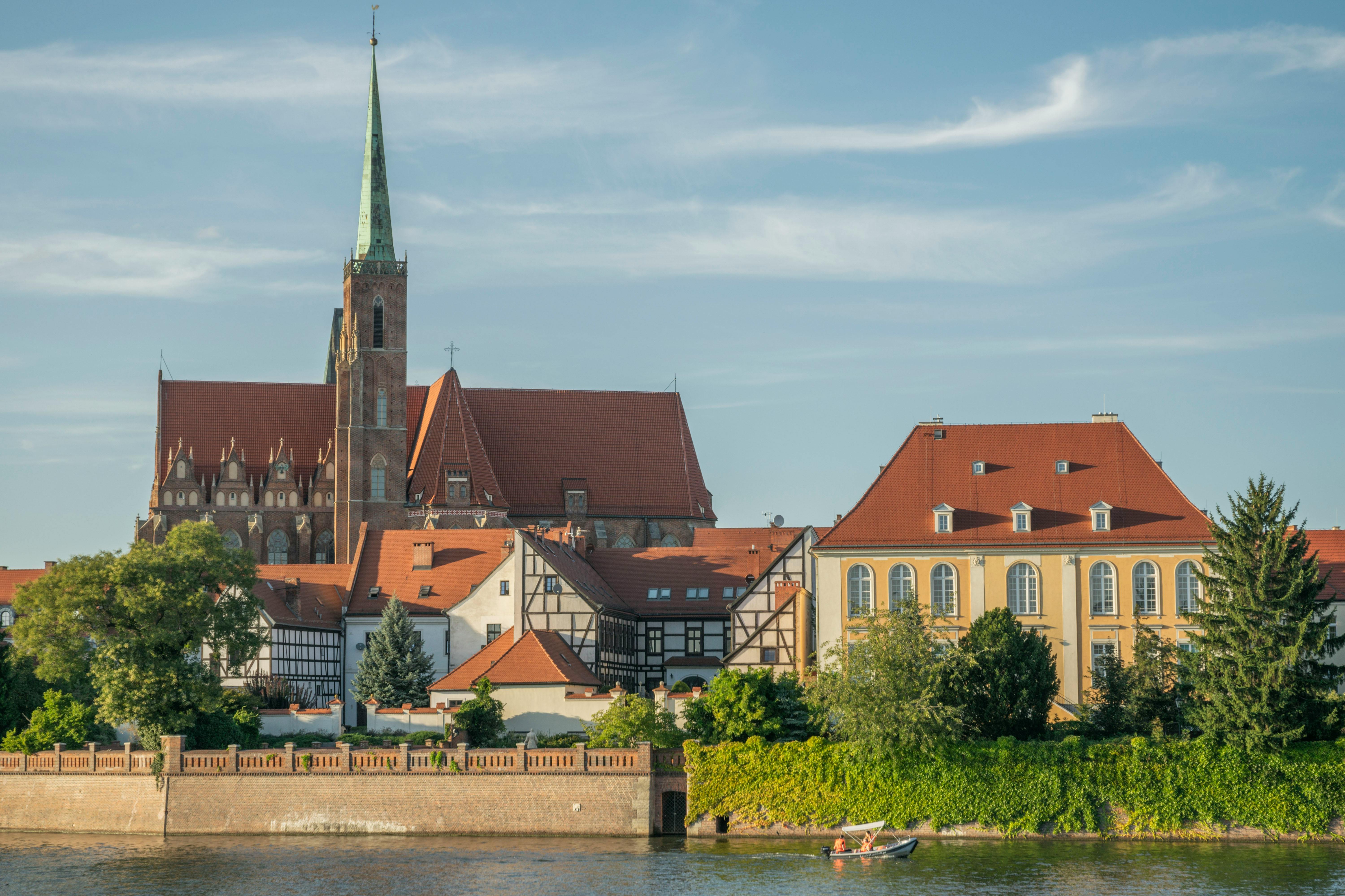 Discovering Historic Landmarks in Urban Areas