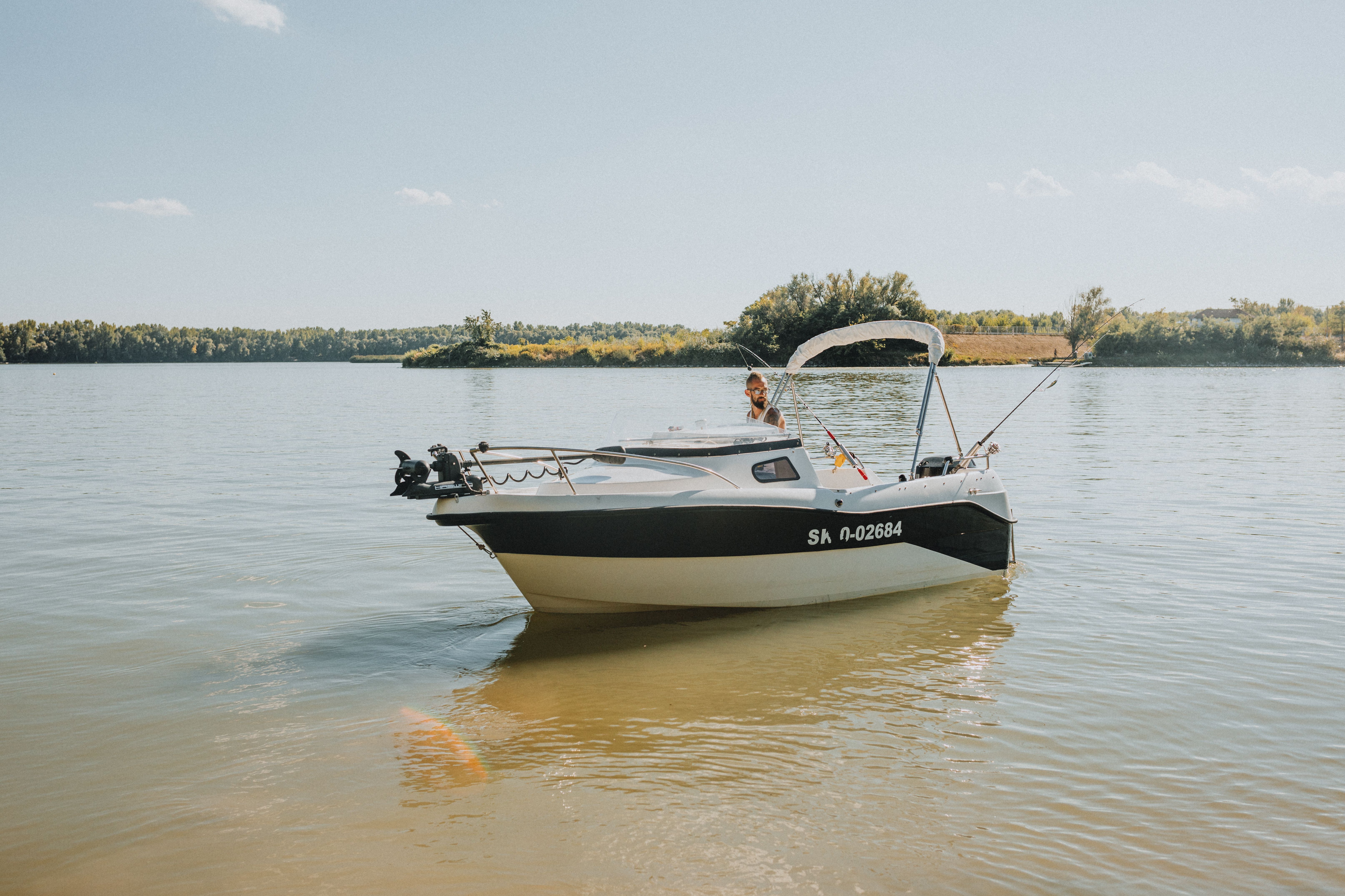 Choosing the Right Fishing Boat: Aluminum vs Fiberglass and More