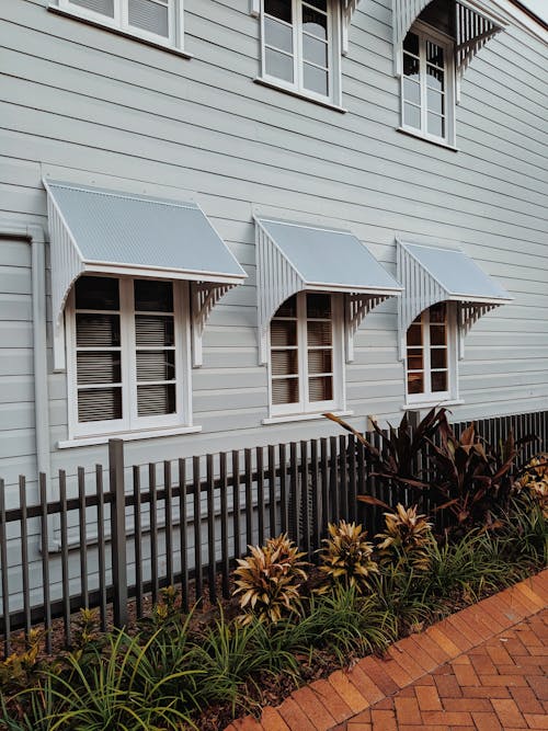 Extérieur De La Maison En Bois Gris