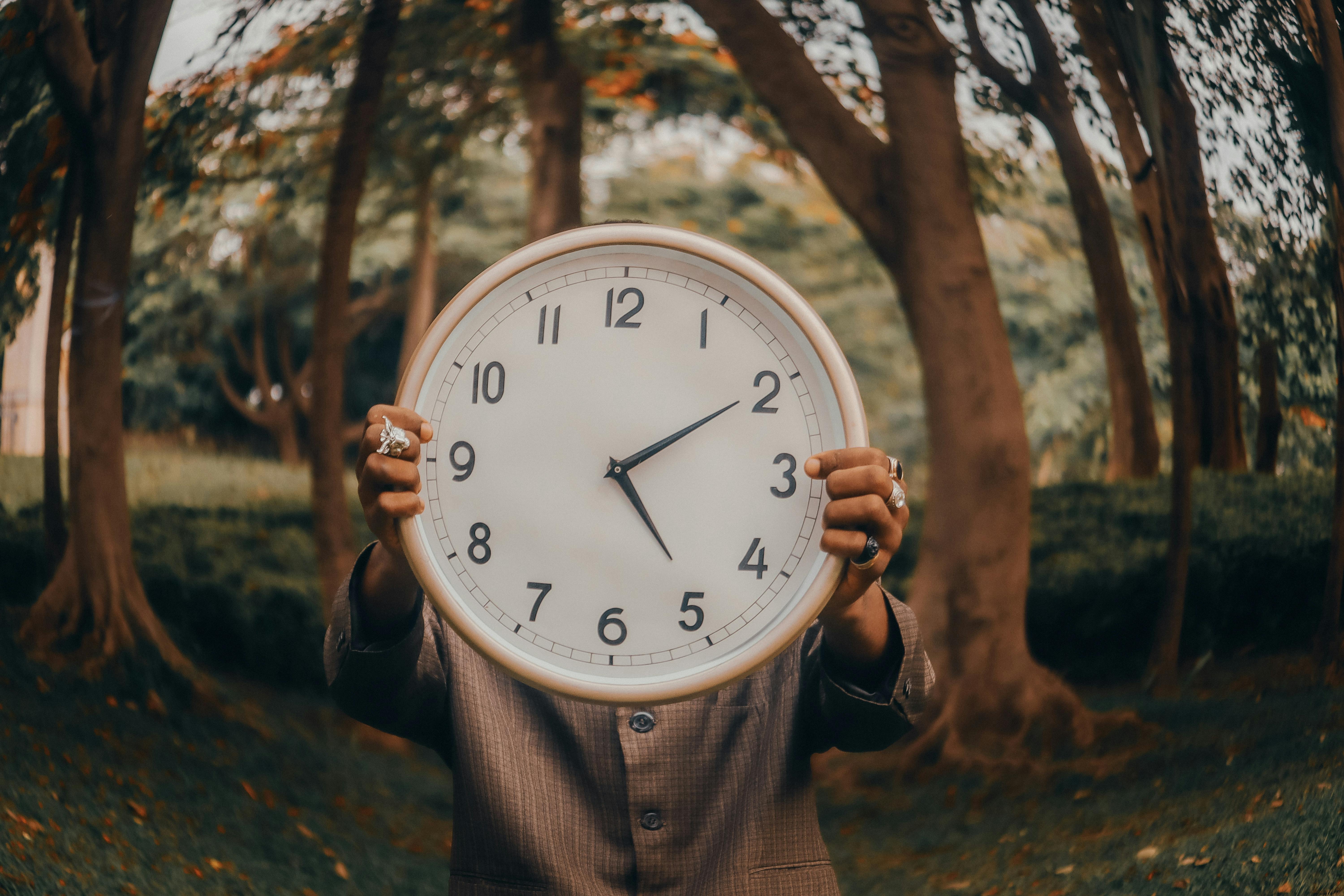 lifestyle hours — Photo by Meshack Emmanuel Kazanshyi on Pexels