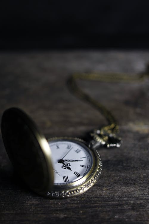Free Round Silver-colored Pocket Watch Stock Photo