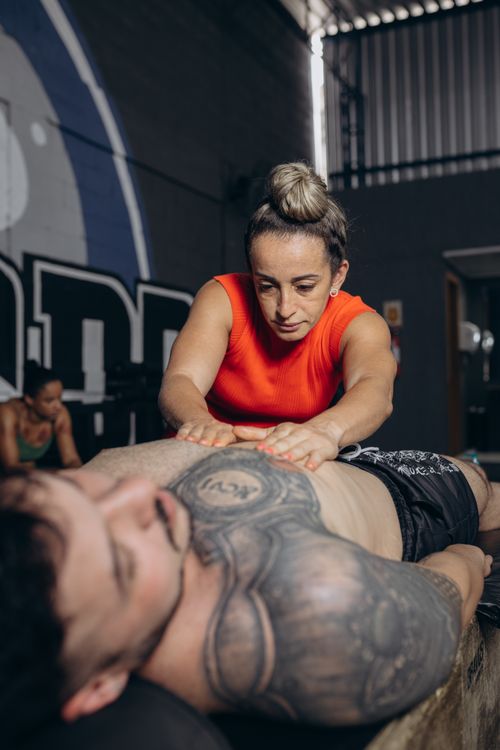 Free A sports therapist performing massage therapy for muscle recovery and rehabilitation. Stock Photo