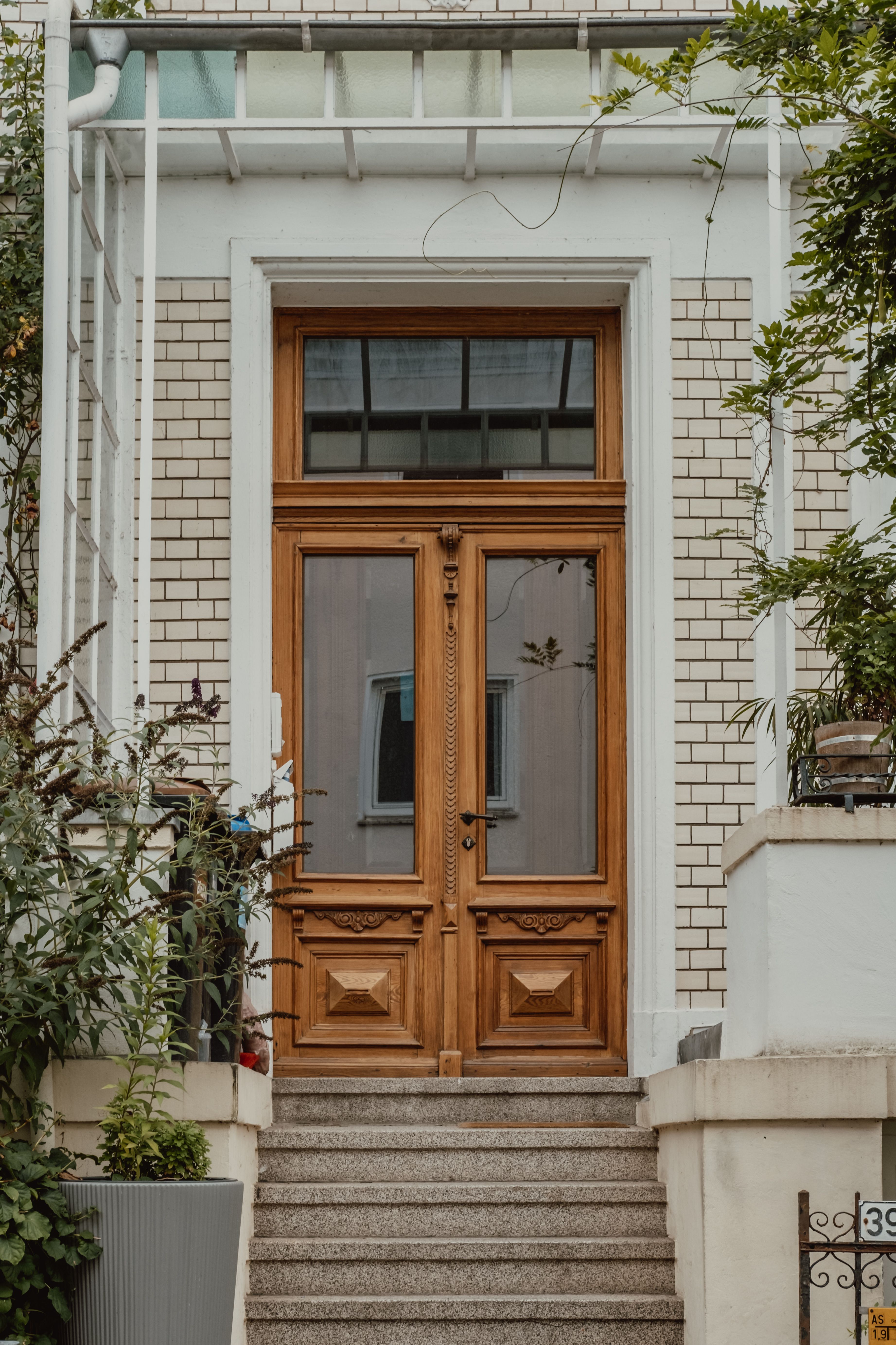 Classic wooden door design of a traditional home in Bremen, Germany.
