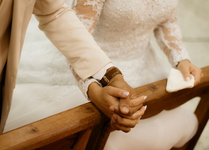 Online dating: starting a conversation on a niche platform