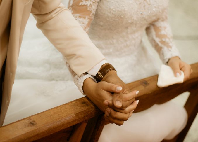 Online dating: starting a conversation on a niche platform