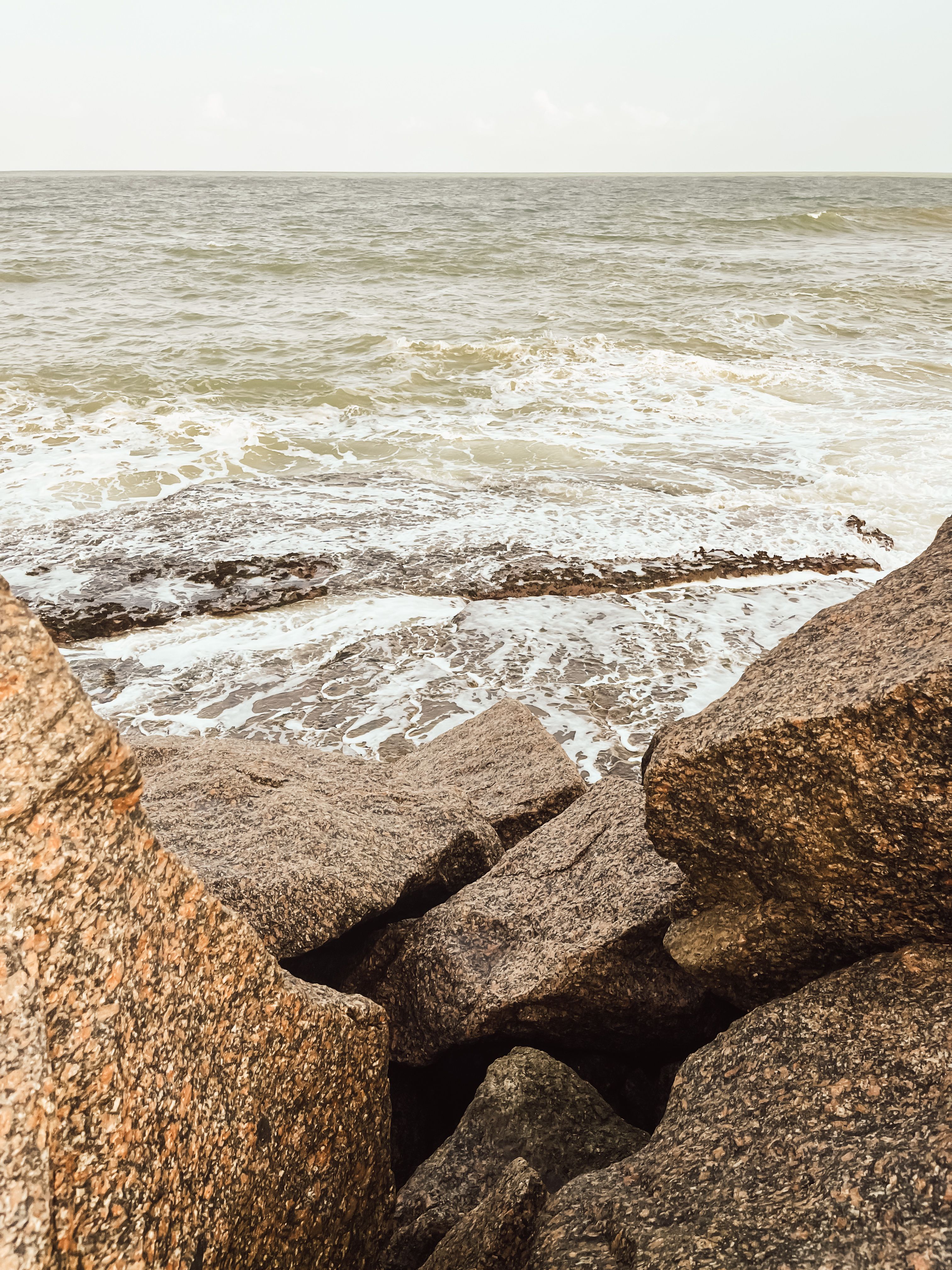 A view of the ocean from the rocks · Free Stock Photo