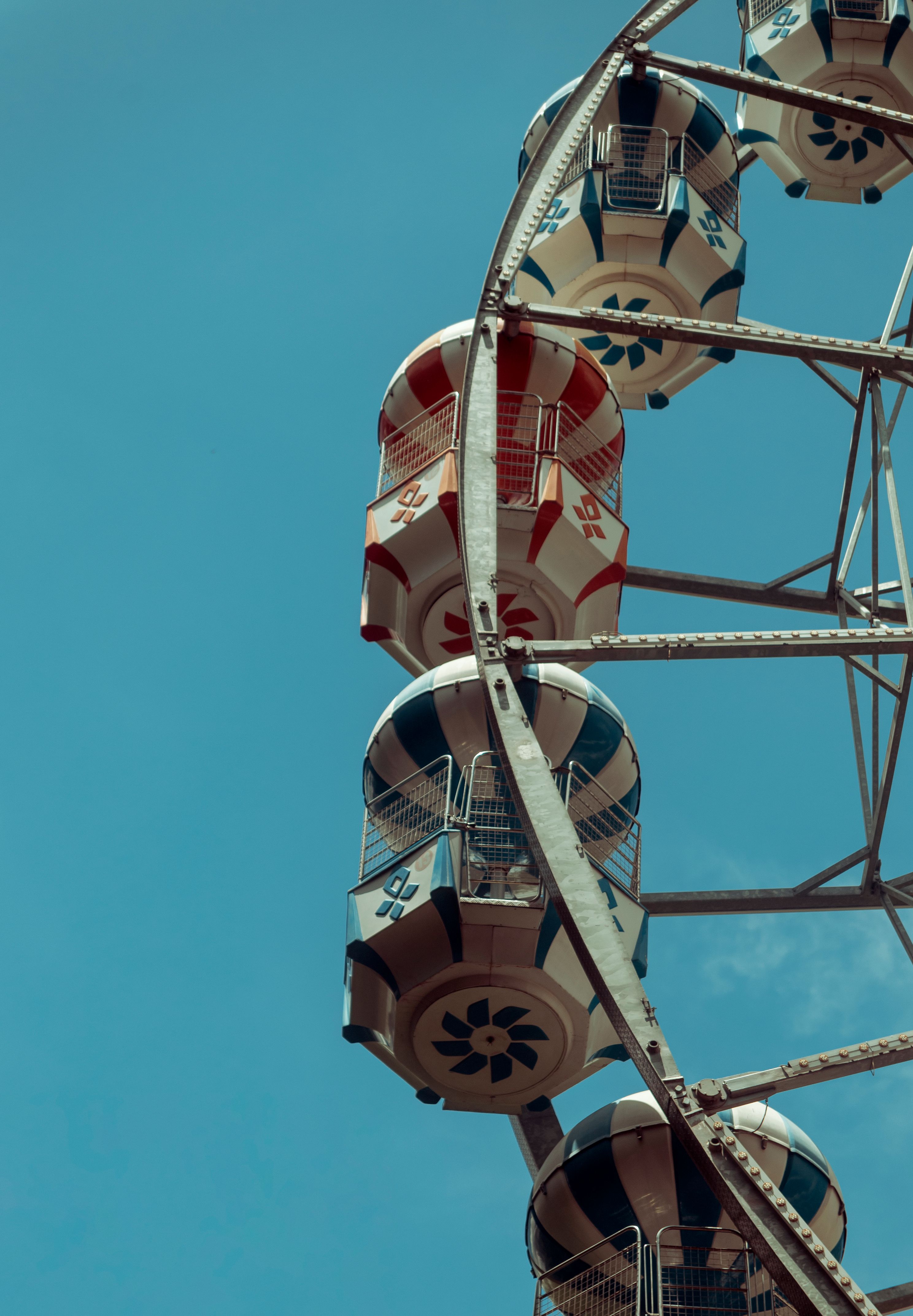 A ferris wheel with many different colors · Free Stock Photo